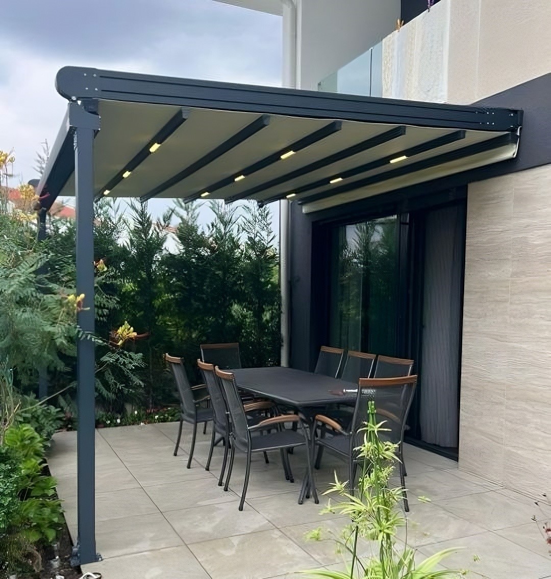 Hliníková pergola se stahovací střechou
